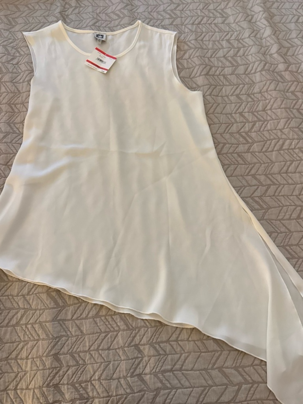 Ann Taylor Cream Sleeveless Chiffon Asymmetric Hem Camisole